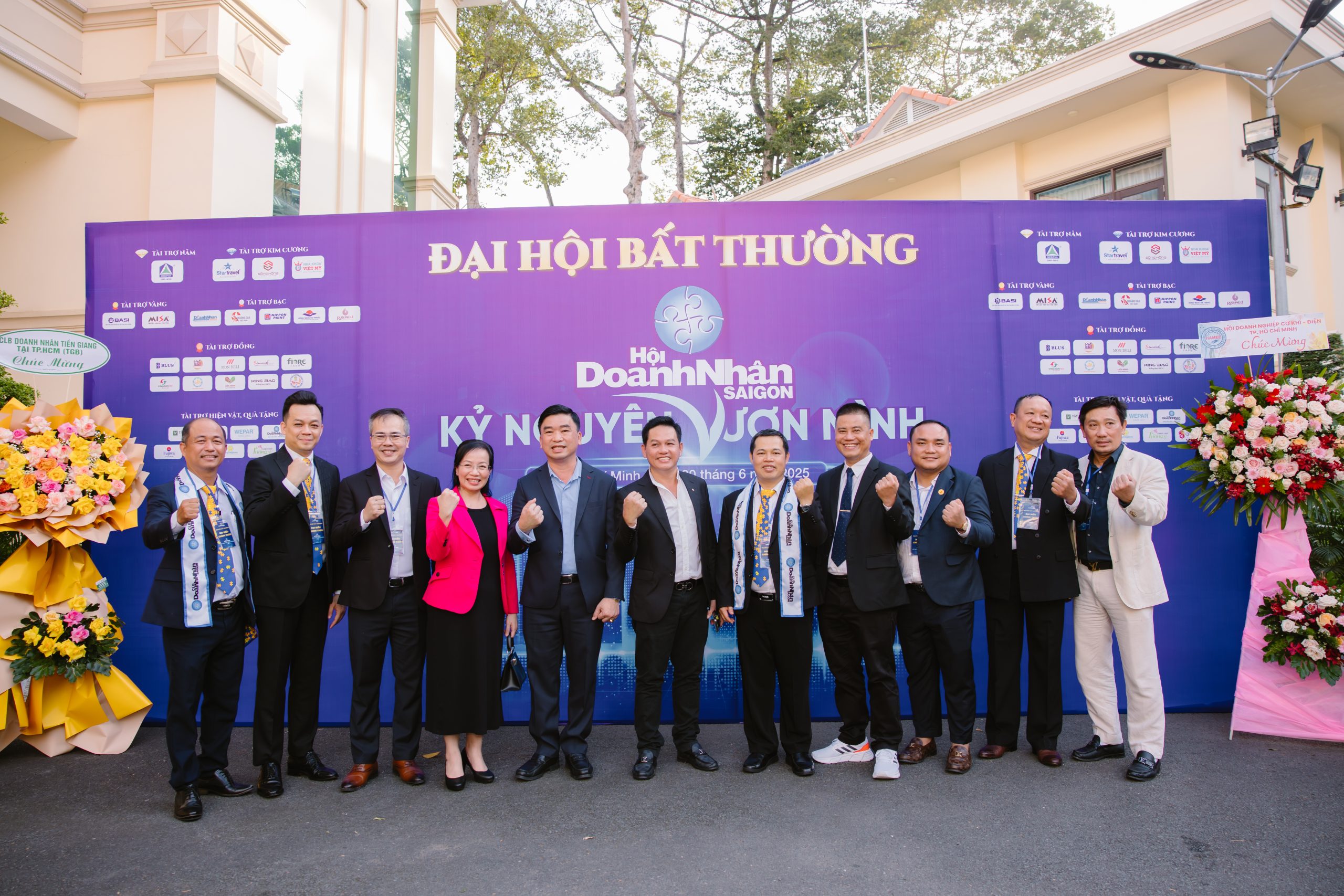PGĐ - Ông Nguyễn Hoài cùng các đại diện công ty khác trong Đại hội bất thường cũng lan tỏa giá trị bền vững