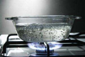 Sử dụng nhiệt khi đun nấu để khử Clo dư có trong nước.