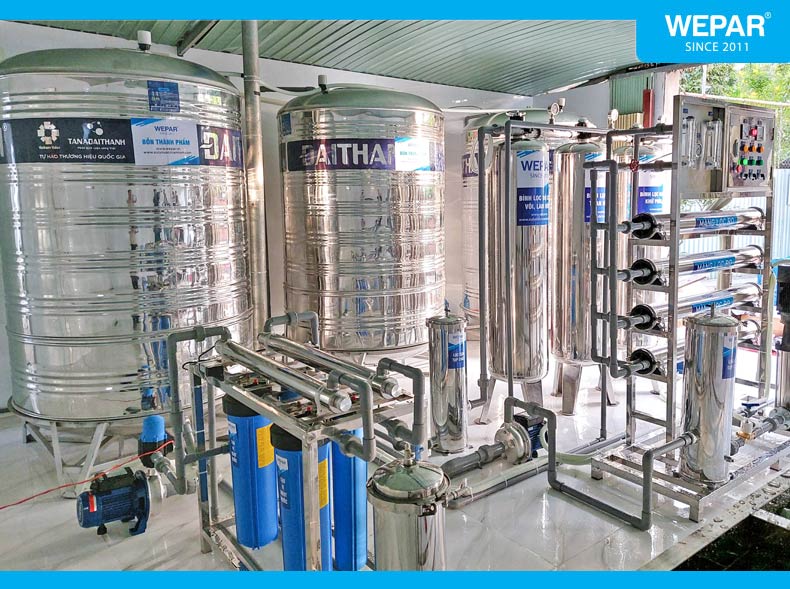 Hệ thống lọc nước RO trong sản xuất nước uống đóng chai đóng bình được lắp đặt bởi Wepar.
