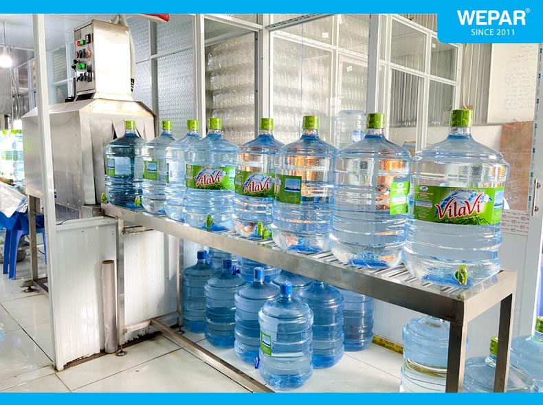 Dây chuyền sản xuất nước đóng bình bán tự động được Wepar lắp đặt cho khách hàng tại Bình Dương.