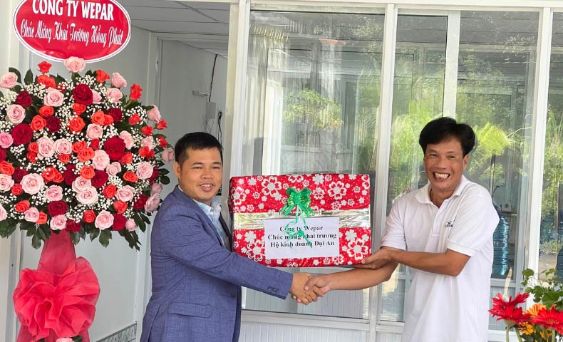 Wepar chúc mừng vợ chồng anh Lộc khai trương hộ kinh doanh Đại An.