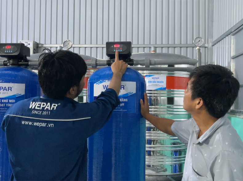 Kỹ thuật Wepar hướng dẫn khách hàng cách sục rửa hệ thống lọc nước van tự động.