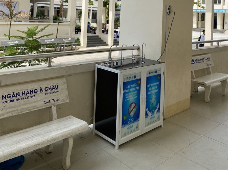 Lắp đặt máy lọc nước nóng lạnh tủ inox cho trường học